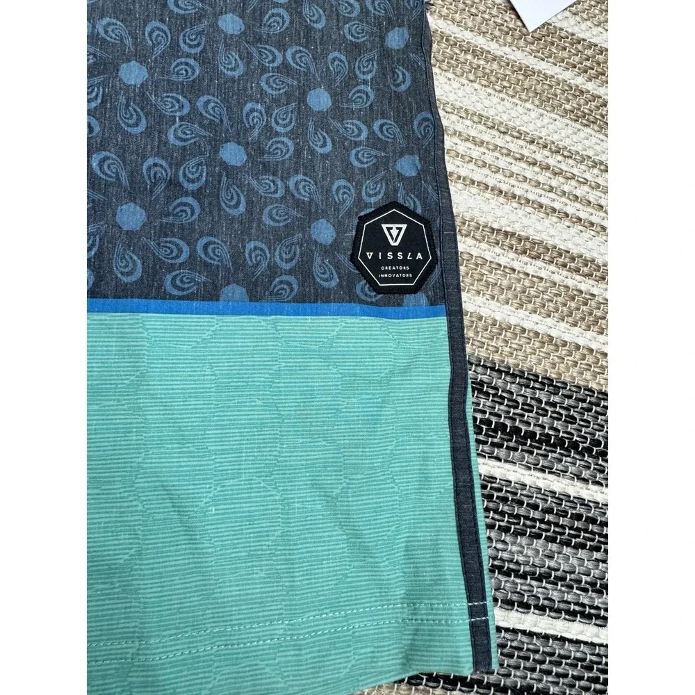 Vissla Surfrider 20 Board Shorts Mens 34 Blue Paisley Surf Beach Trunks Vacation
